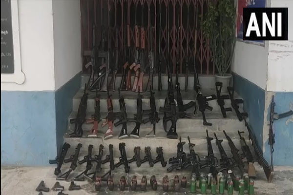 मणिपुर में अलग-अलग जगहों पर 140 हथियार सरेंडर किये गए हिंसाग्रस्त
